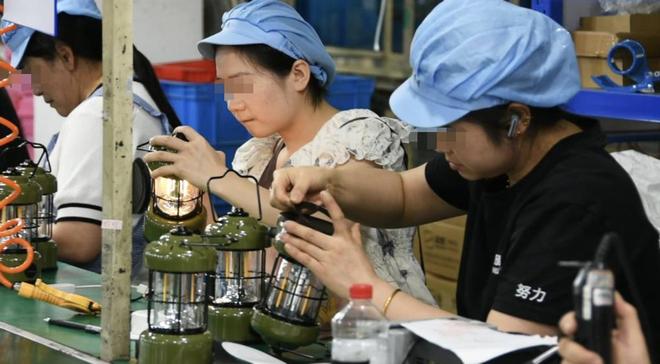 800家小厂包机出海狂揽80亿称霸全球开元棋牌app浙江小镇“反杀”义乌!(图15) 800家小厂包机出海狂揽80亿称霸全球开元棋牌app浙江小镇“反杀”义乌!(图15)